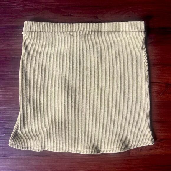 URBAN OUTFITTERS UO Claira Ribbed Side Button Knit Sage Green Mini Skirt Small - Picture 7 of 8